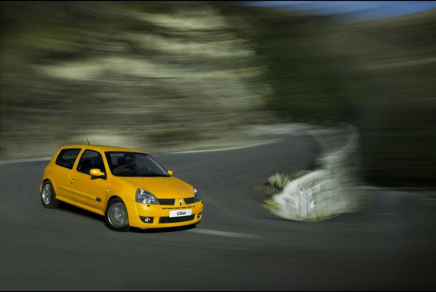  Renault Clio Sport 2002 года  (фото 12 из 76)